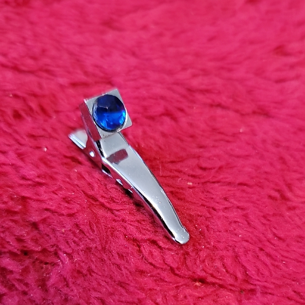 Silver Coloured Tie Clip with Blue Gem Bead (45)